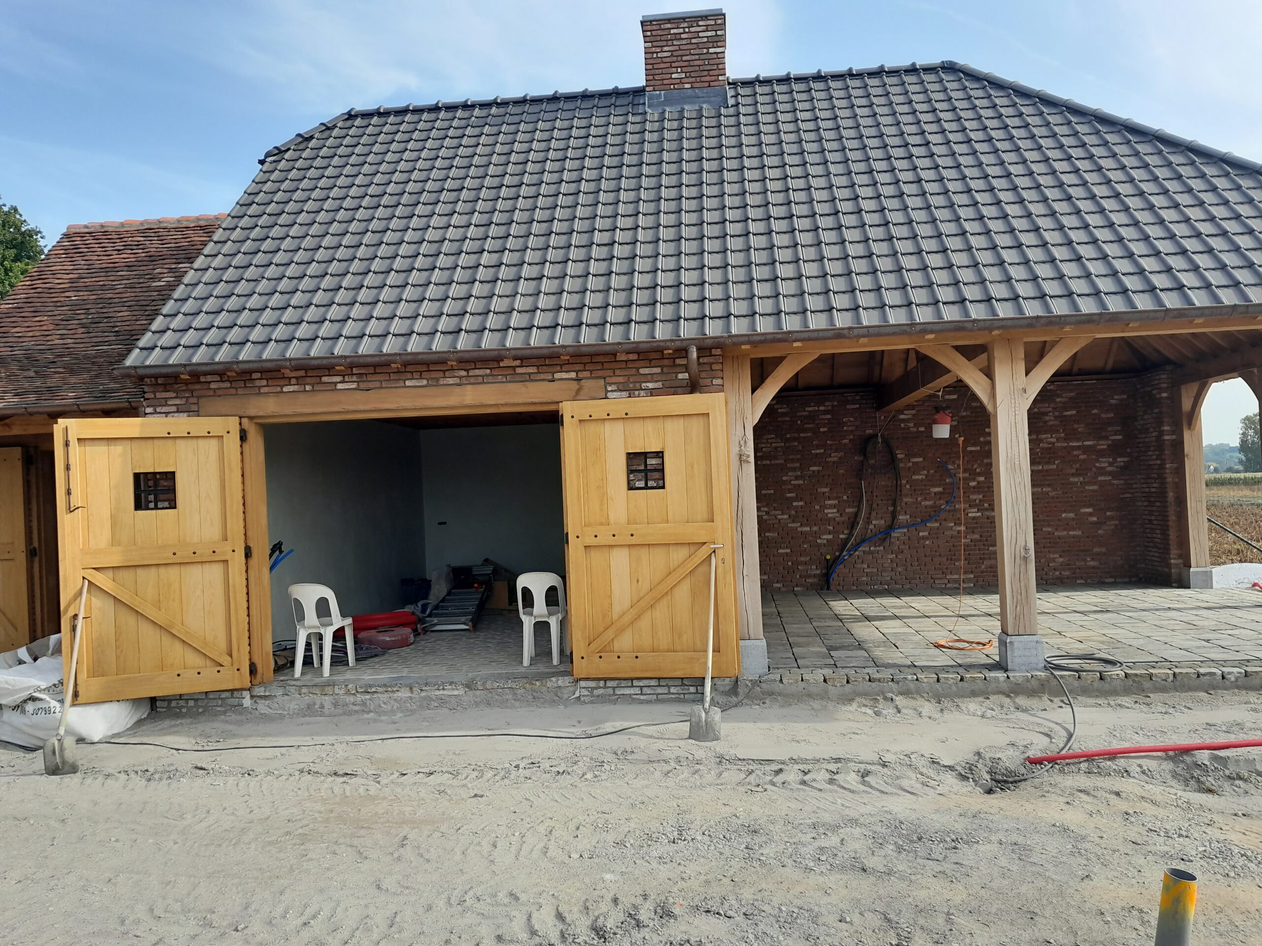 deuren buitendeur en bijgebouw